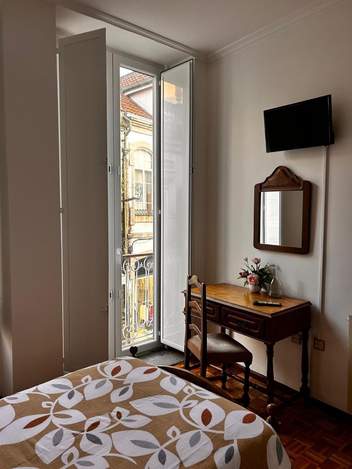 Bed and Breakfast Residencial Real - Antiga Rosas à Vila Real Extérieur photo